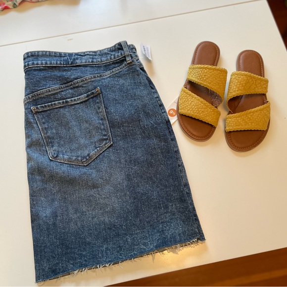 High-Waist Denim Skirt with Fringe - Picture 4 of 10